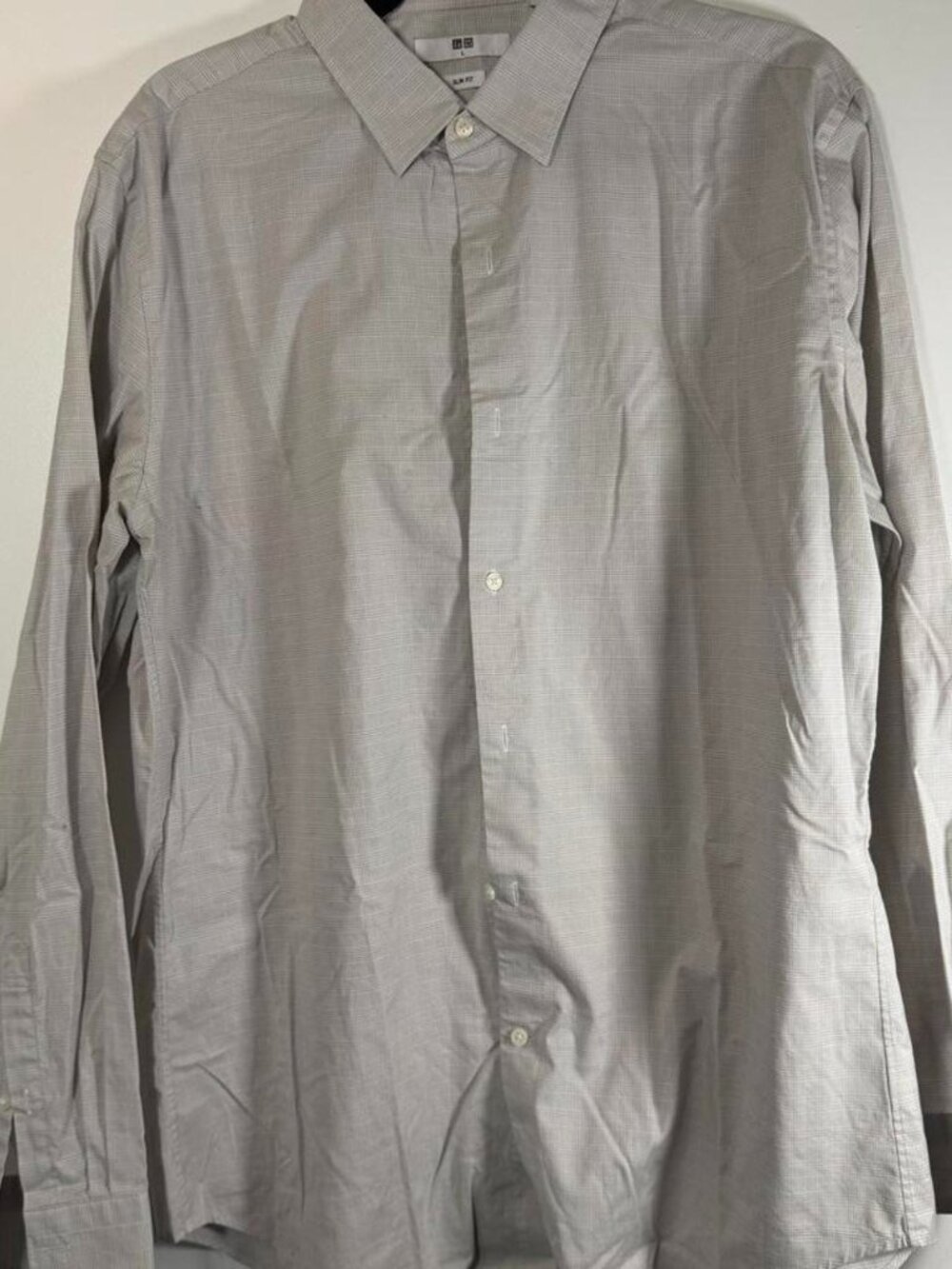 Uniqlo white & gray plaid button-up shirt in a L